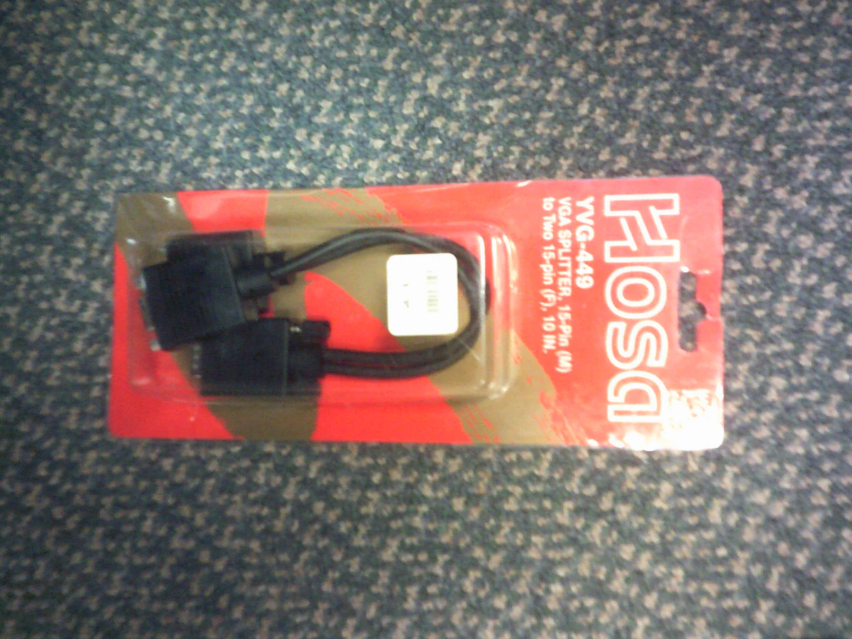 Hosa YVG-449 VGA splitter