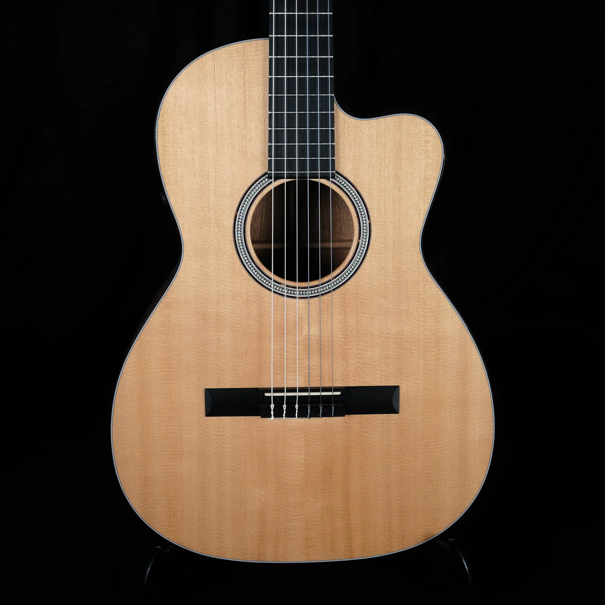 Pre Owned Martin 000-C 12 Fret Nylon String Cutaway Acoustic Guitar With OHSC