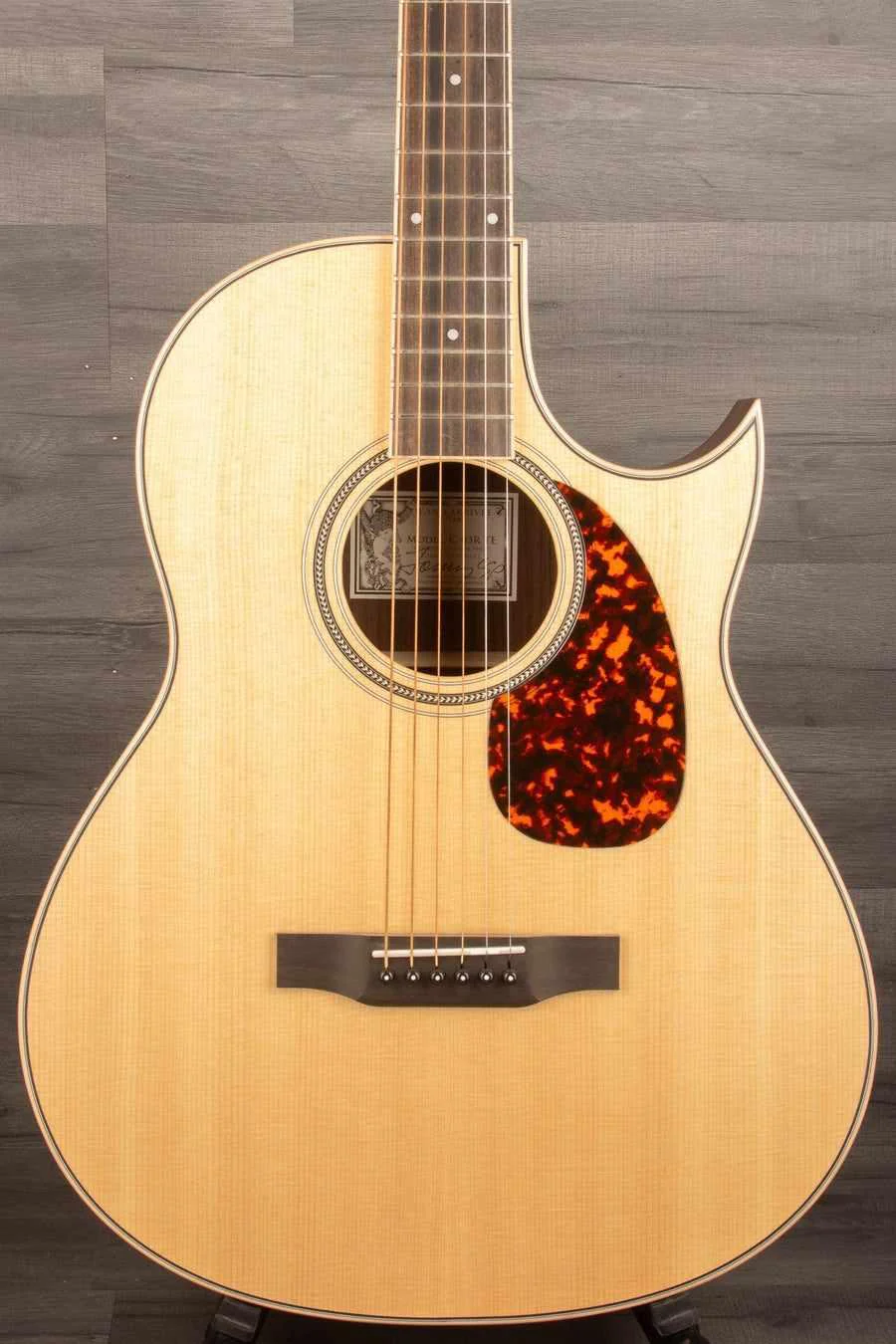 Larrivee C-03R-TETommy Emmanuel
